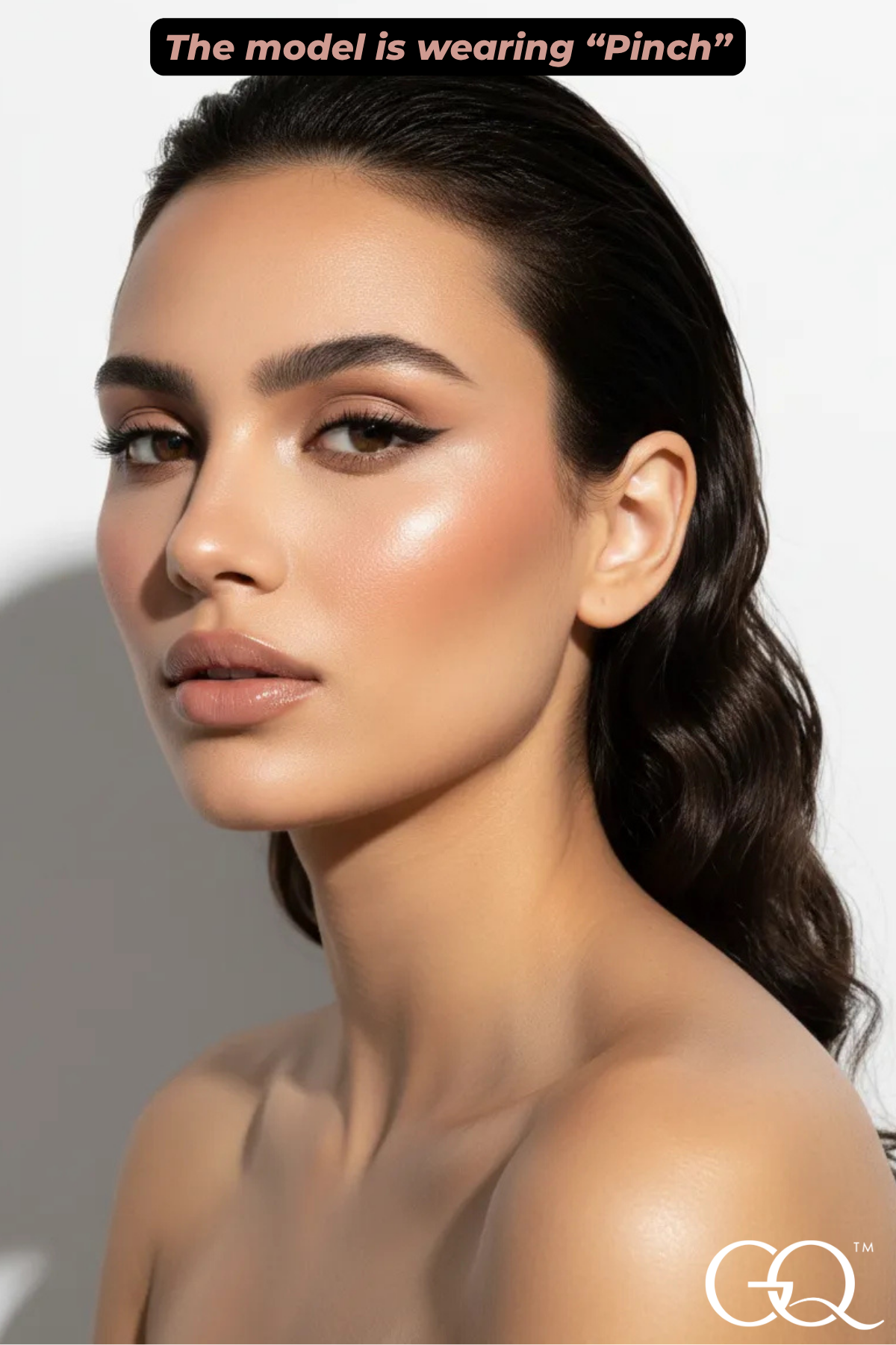 Elevate your beauty ritual with the GLOWNIQUE Blush Palette in Pinch, featuring luxurious jojoba oil for a radiant, long-lasting flush. Perfectly crafted for every skin tone.