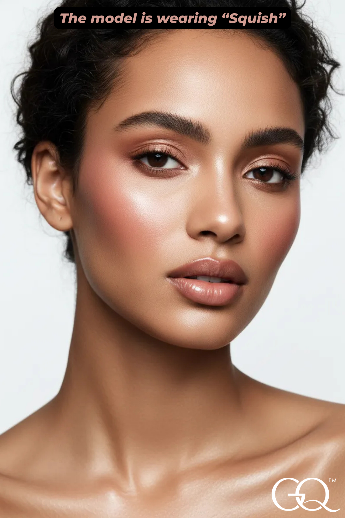Elevate your beauty ritual with GLOWNIQUE Blush Palette Squish, a luxurious blend of velvety pigments infused with jojoba oil for a radiant, timeless glow.