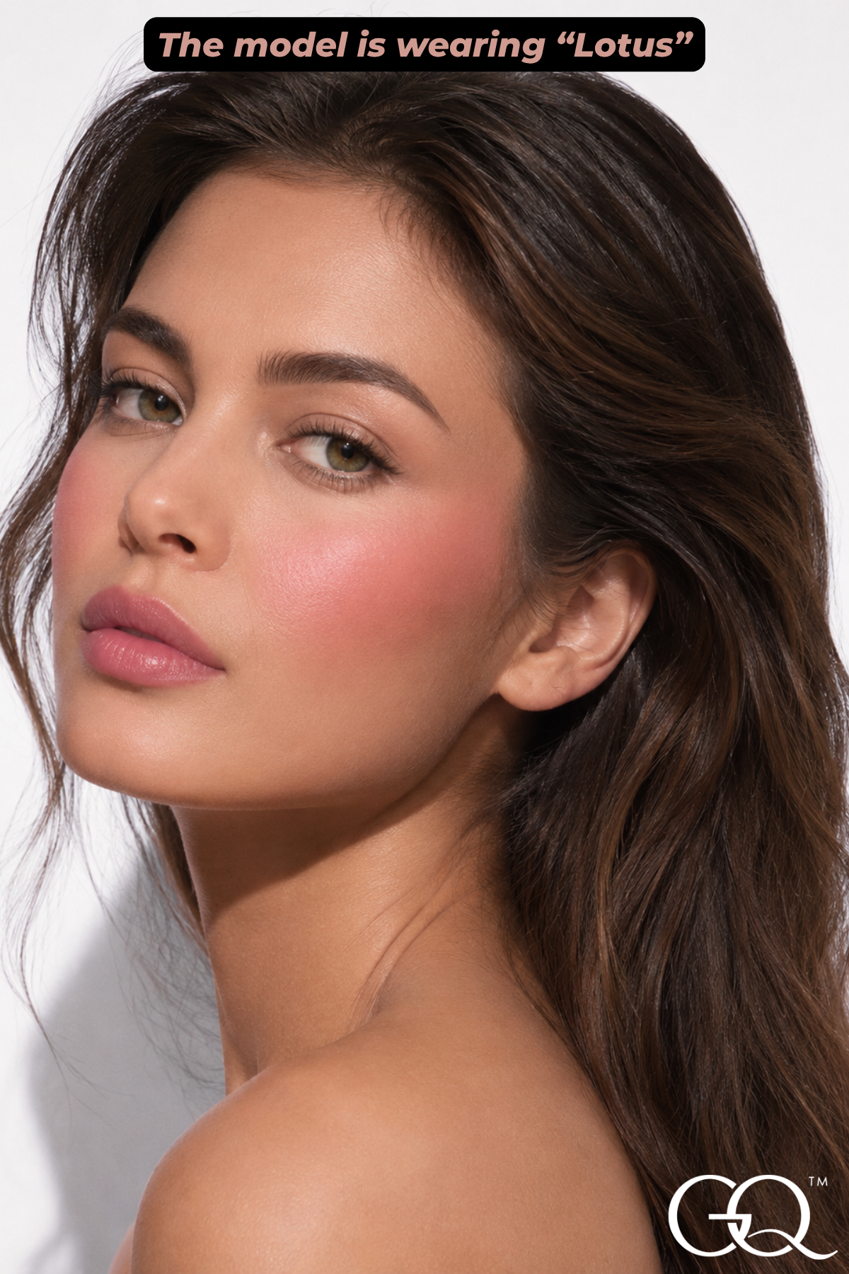 Experience the artistry of GLOWNIQUE Single Pan Blush, a luxurious formula that enhances your natural radiance with sophisticated craftsmanship for a radiant glow.