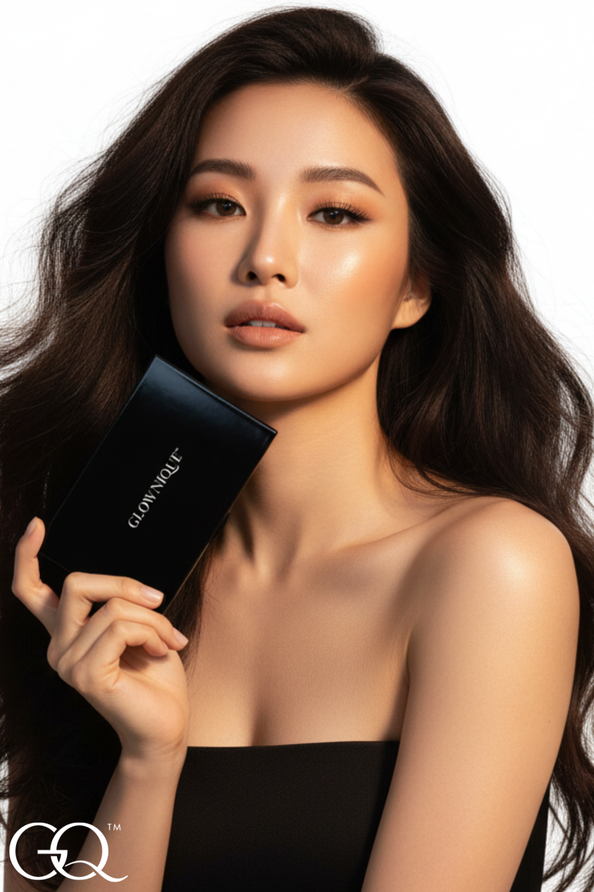 Experience the artistry of GLOWNIQUE's Ultimate Contour Palette, where luxurious formulation meets effortless elegance for a radiant, sculpted look.