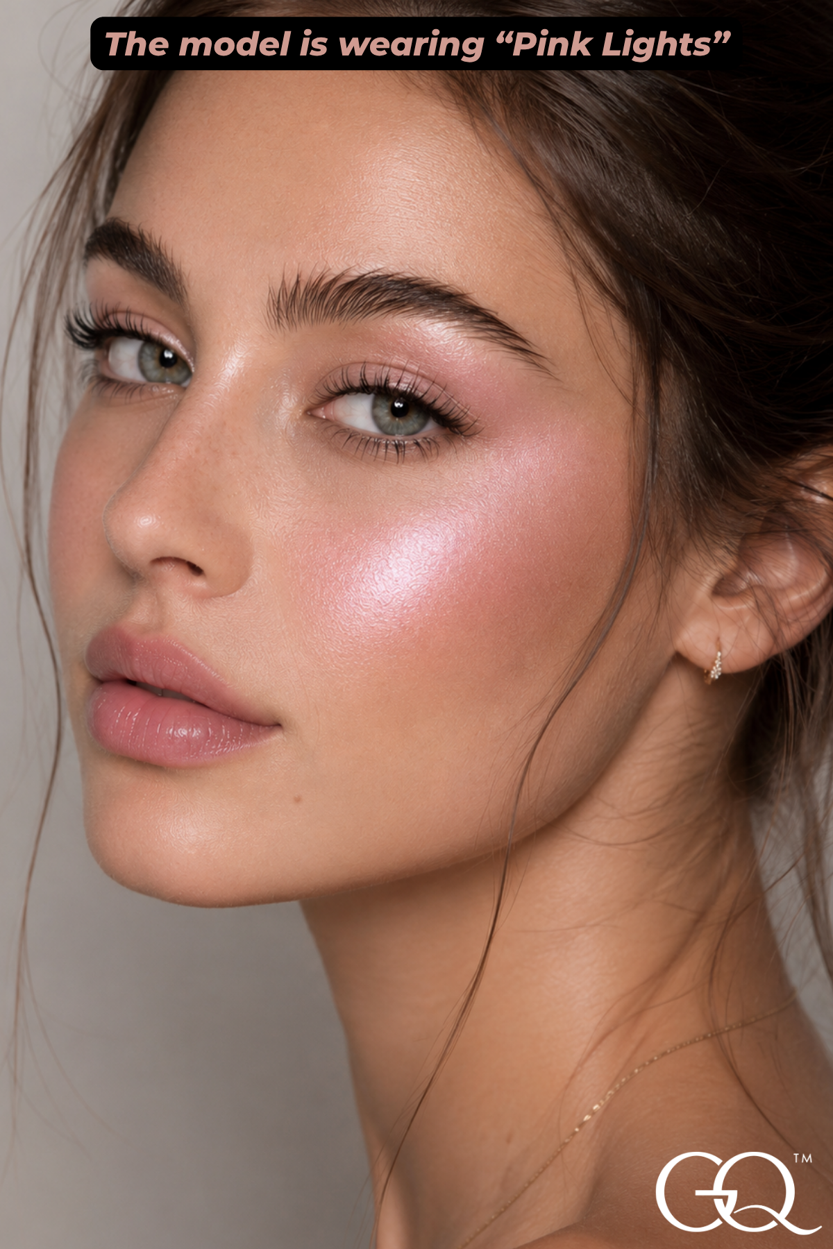 Elevate your beauty ritual with GLOWNIQUE's Highlighter Stick, a creamy formulation enriched with nurturing vitamins for a luminous, ethereal glow.