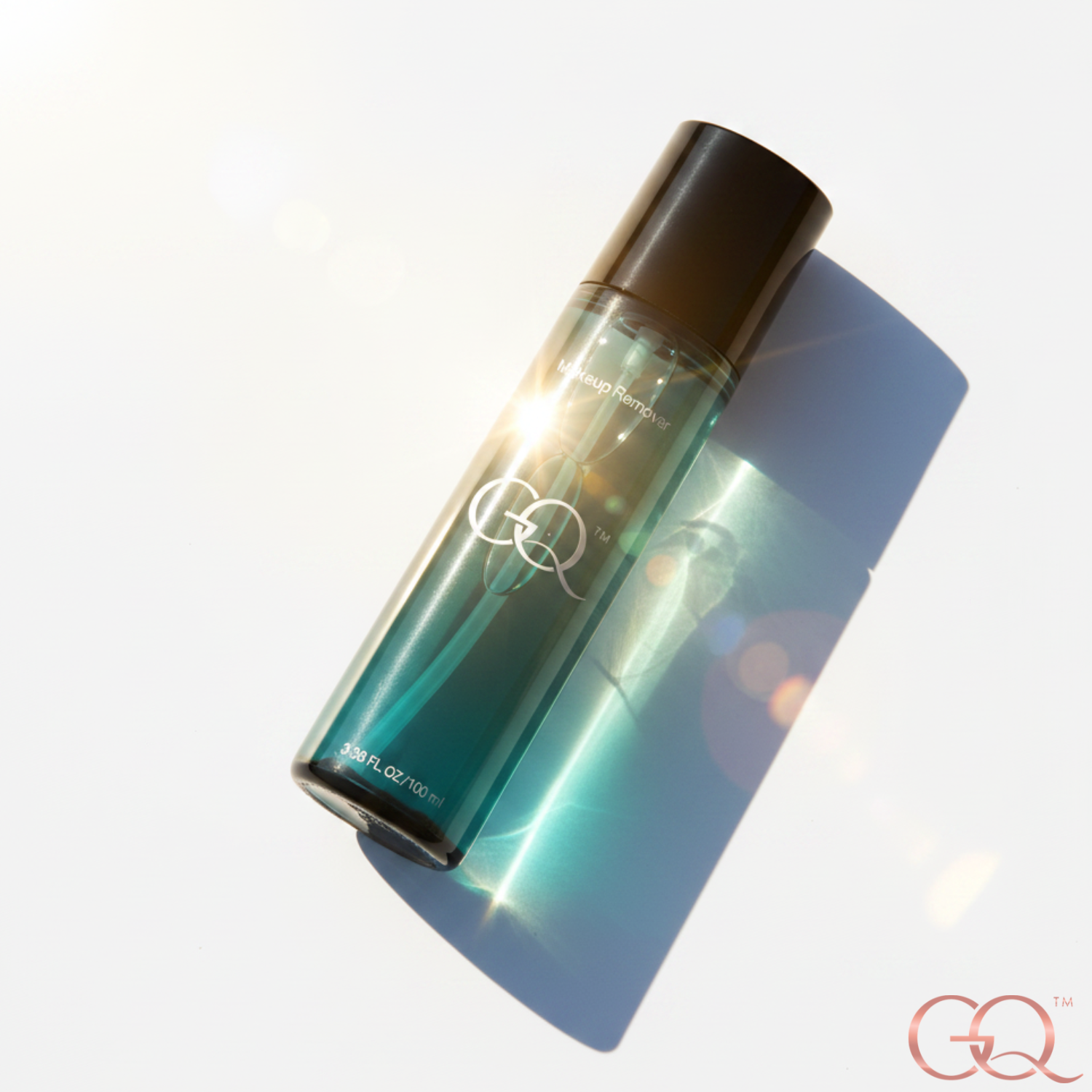 Experience the exquisite craftsmanship of GLOWNIQUE Lip and Eye Makeup Remover, a luxurious vegan formula that gently reveals your natural radiance.