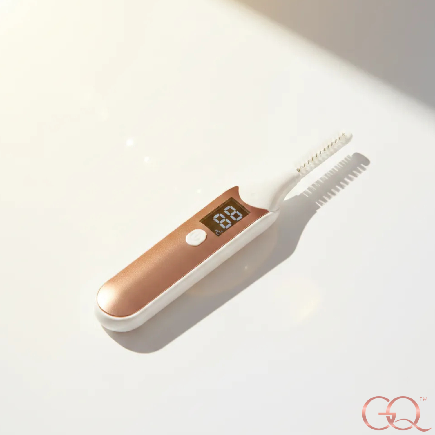 Experience the artistry of GLOWNIQUE with the Velour Heat Lash Sculptor, a masterpiece for luxurious lash definition and effortless allure.