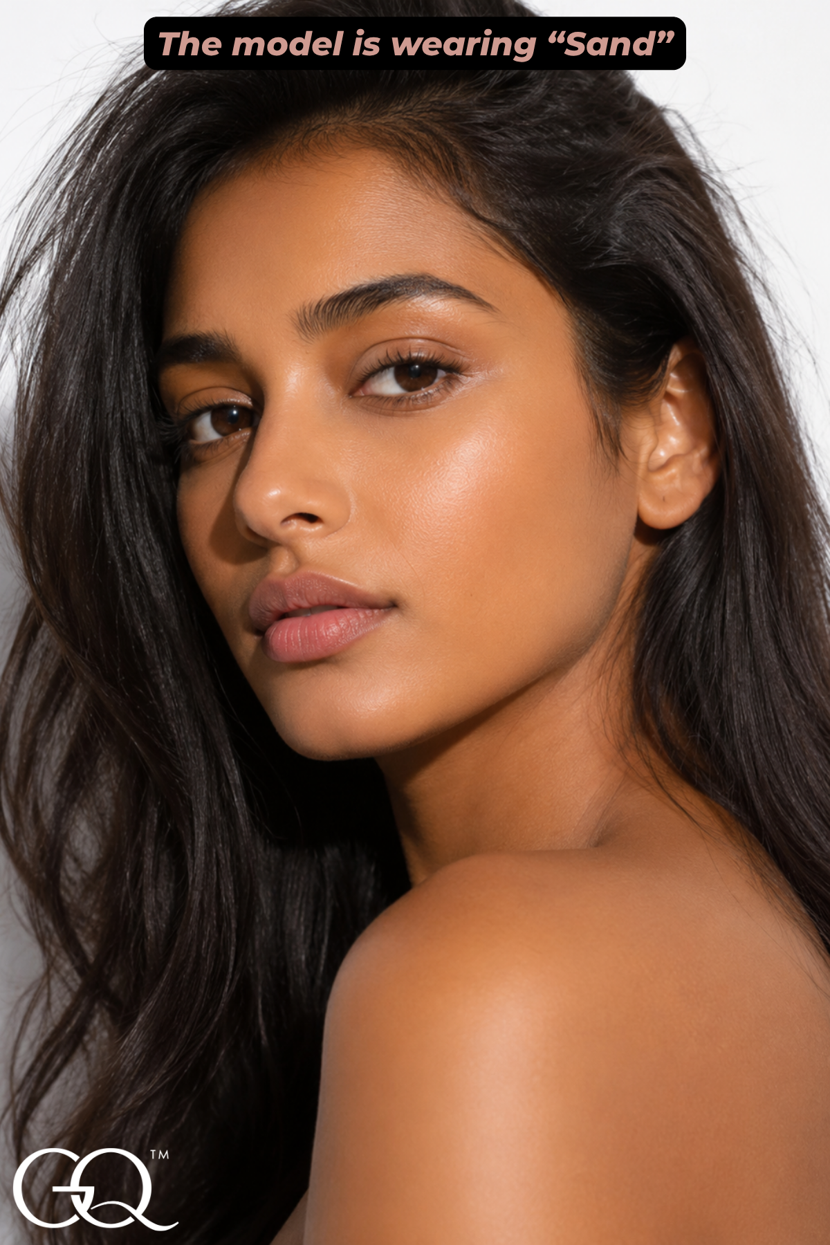 Experience the exquisite craftsmanship of GLOWNIQUE Full Cover Foundation. This luxurious formula offers flawless coverage, enhancing your natural allure with elegance.