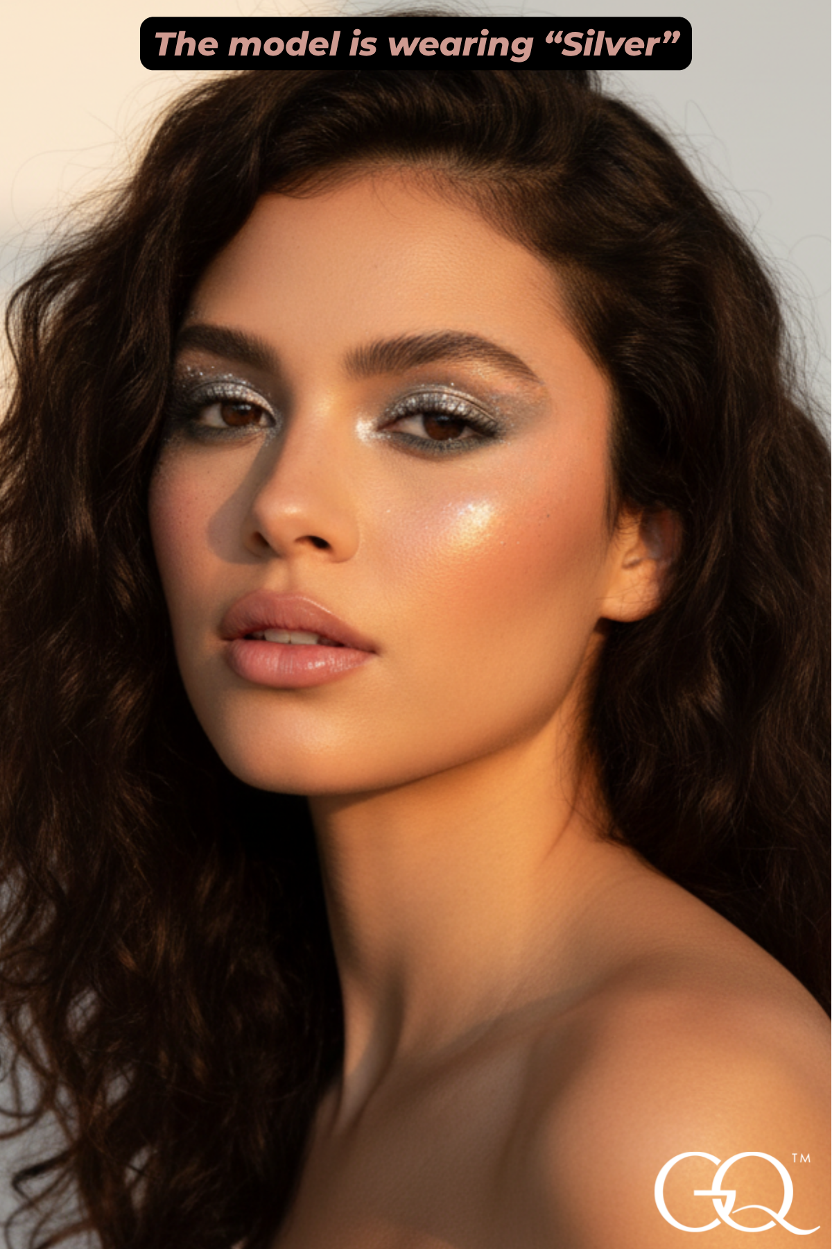 Experience the ethereal allure of GLOWNIQUE Glitter Dust, a couture illuminating luxury that enhances your natural radiance with its finely milled, micro-reflective formula.
