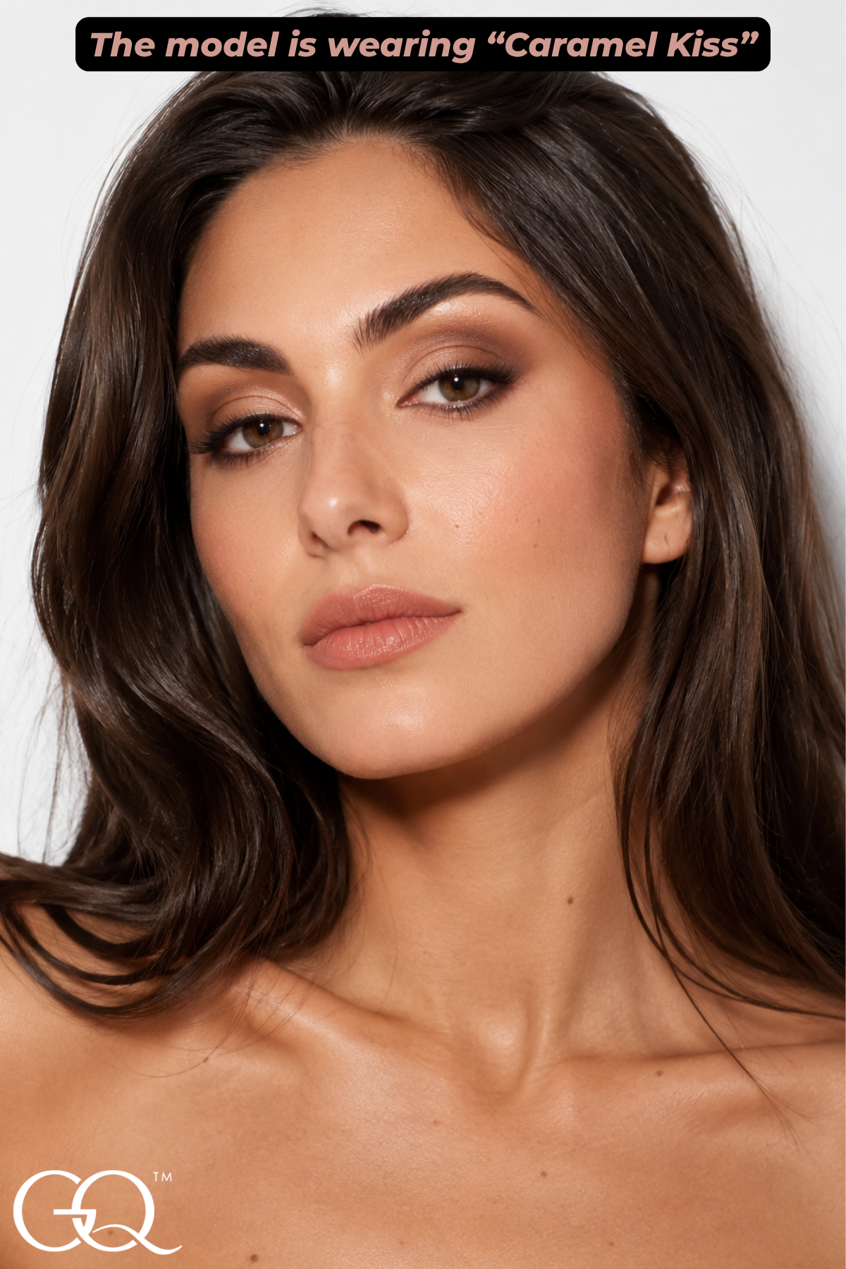Indulge in the GLOWNIQUE Eyeshadow Palette - Caramel Kiss, where velvety pigments meet luxurious artistry for timeless elegance and captivating allure.