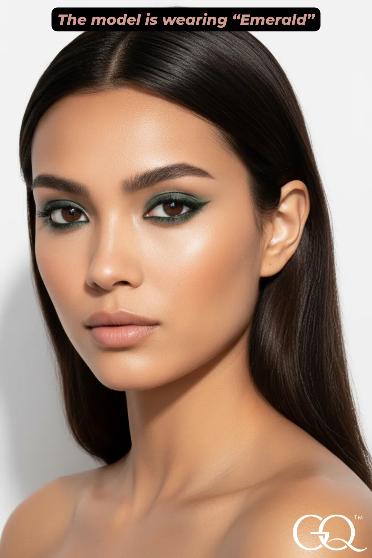 Experience the luxurious GLOWNIQUE Khol Eyeliner in Emerald, crafted with nourishing ingredients for a velvety finish that elevates your allure and defines your gaze.