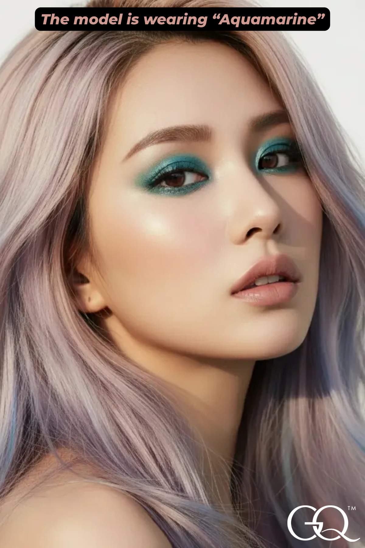 Elevate your allure with GLOWNIQUE Glitter Dust, a luxurious micro-reflective powder that enhances your natural radiance and redefines beauty.