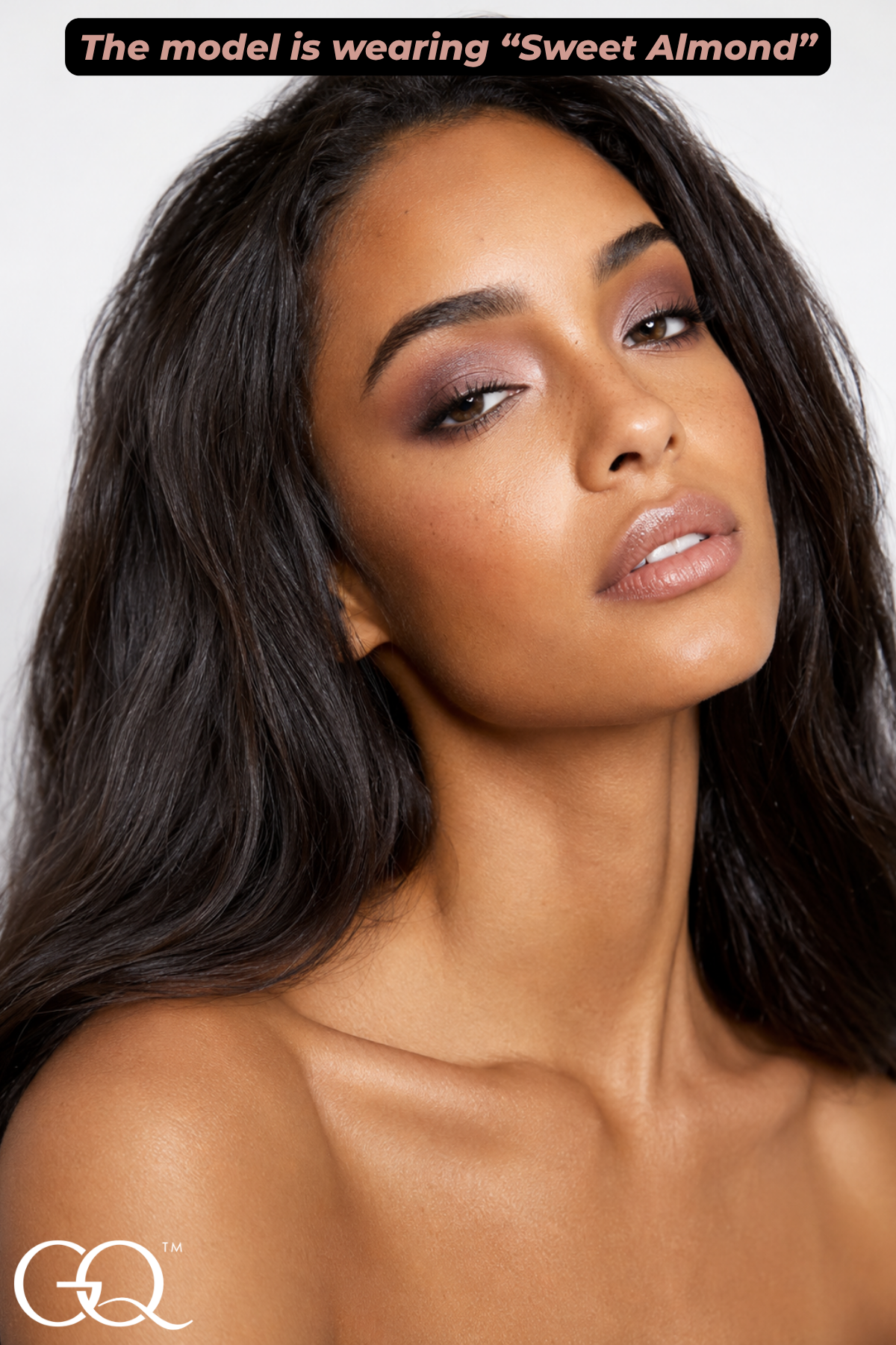 Indulge in the GLOWNIQUE Eyeshadow Palette, where luxurious pigments and velvety textures redefine elegance, empowering your artistry with sophistication.