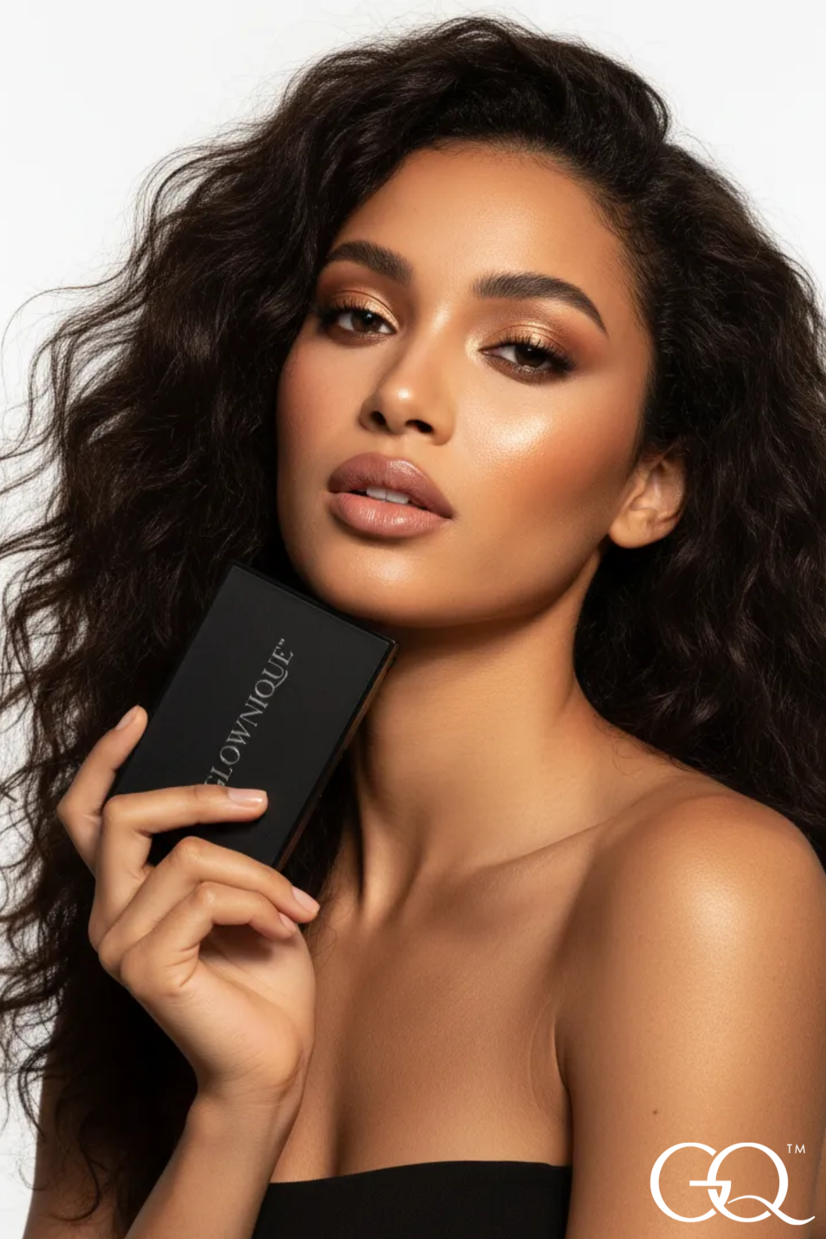 Indulge in the GLOWNIQUE Eyeshadow Palette, a luxurious blend of velvety textures and exquisite shades, perfect for elevating your beauty ritual with sophistication.