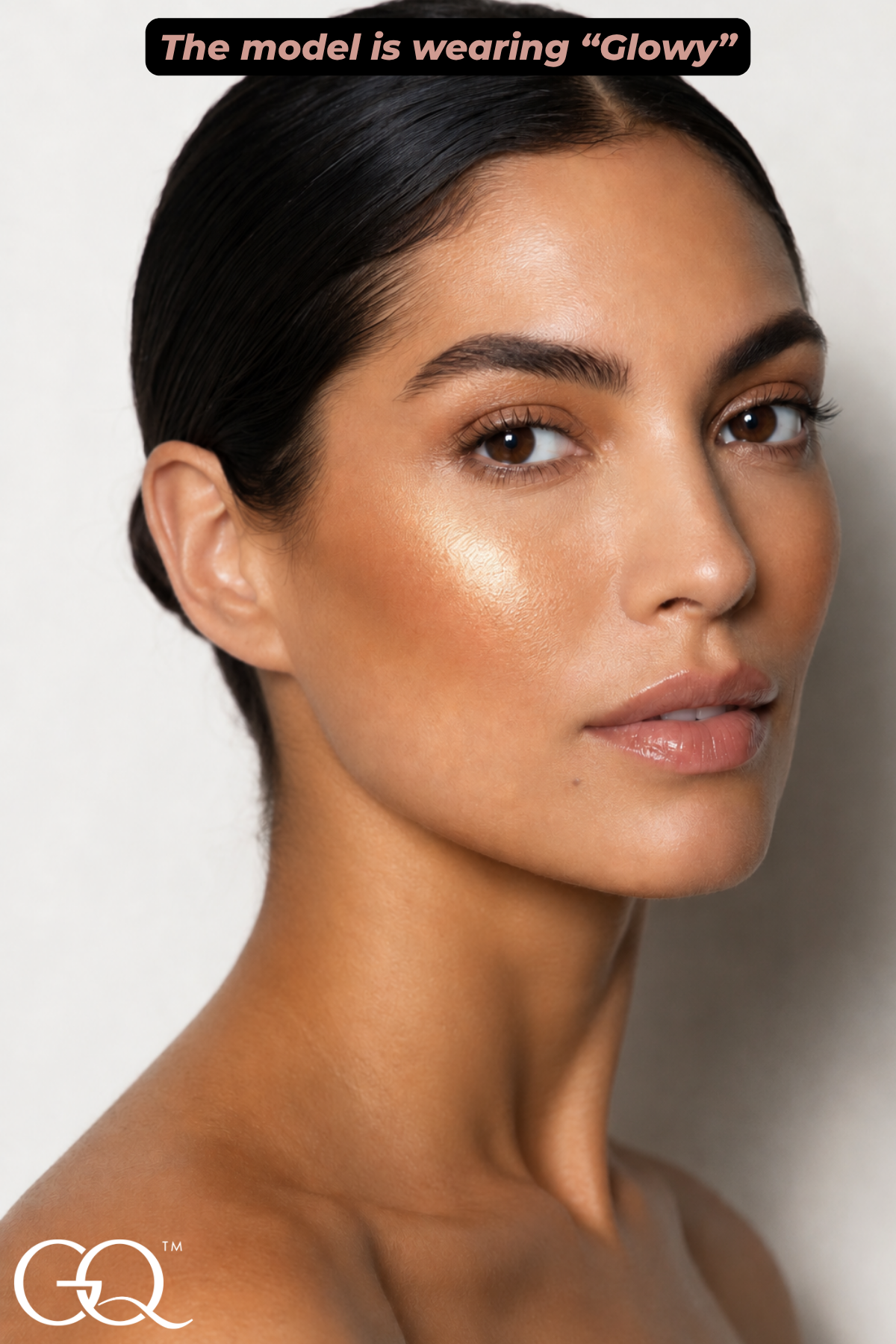 Elevate your beauty ritual with GLOWNIQUE Luminizing Powder, a luxurious formulation that bestows a radiant glow, embodying sophistication and elegance.