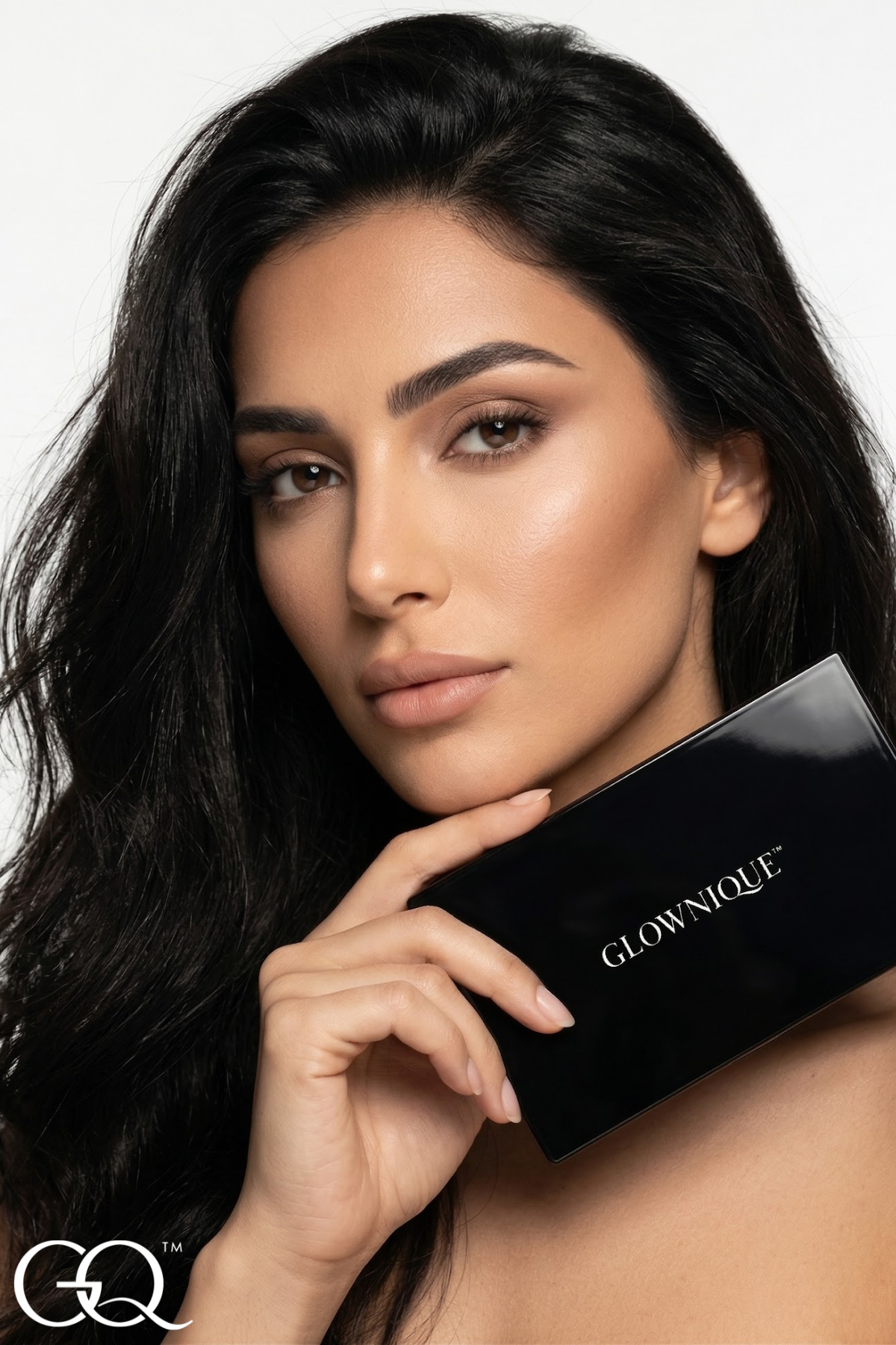 Experience the art of sculpting with GLOWNIQUE's Ultimate Contour Palette. Indulge in luxurious, blendable powders for a radiant, flawless finish.